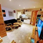 3 Z moderne Wellnesswohnung - Sauna, Kamin, Parkplätze 65m2 bis 6 Per